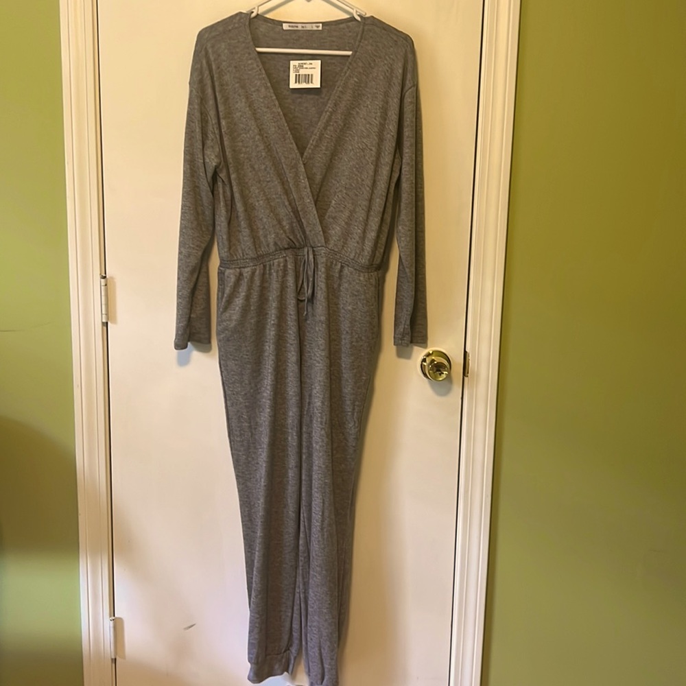 Fraiche by J, NWT, grey wrap sweater jumpsuit in large.
